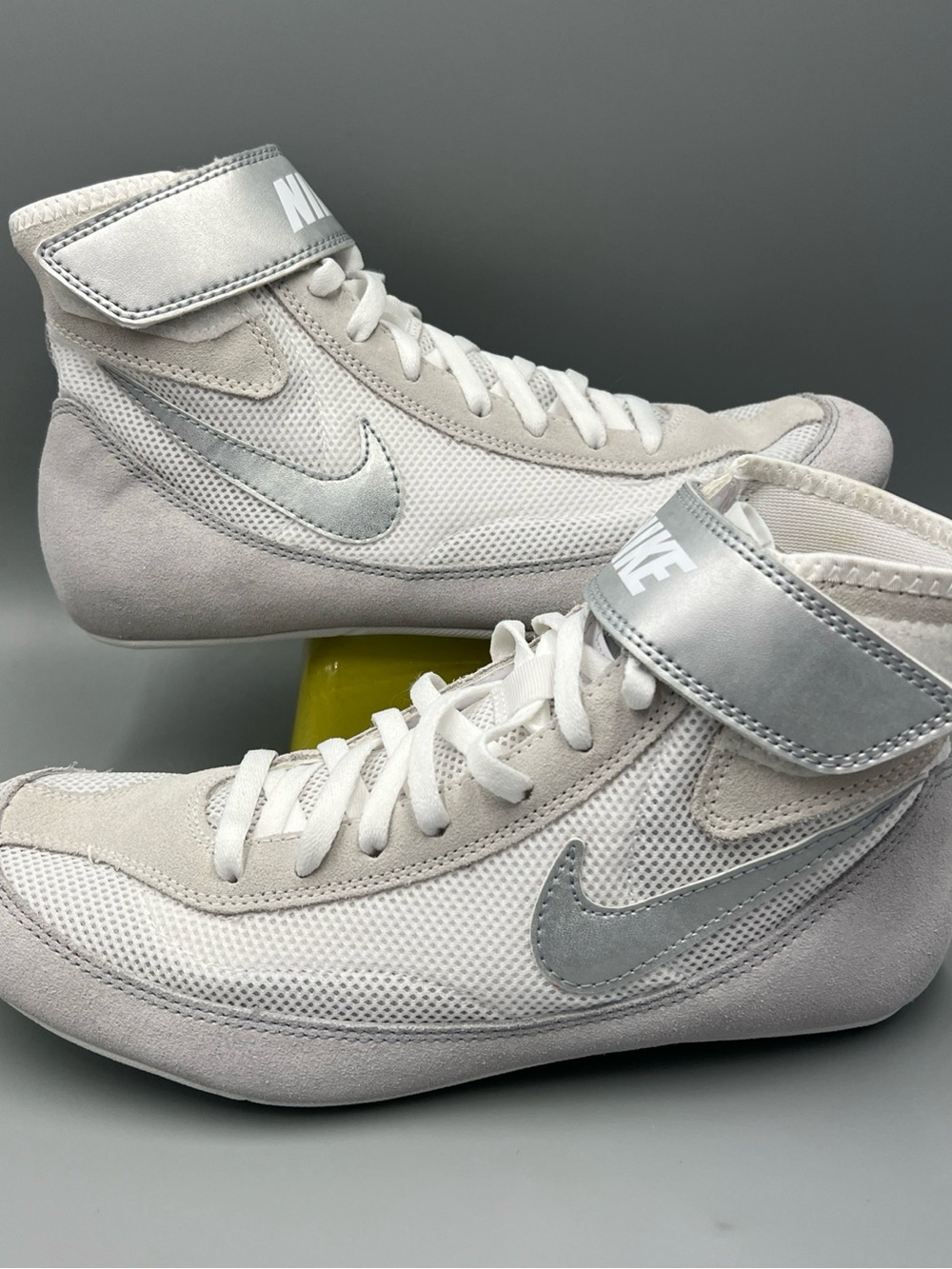 Nike SpeedSweep 7 Wrestling Shoes, White & Silver. Men's Sz 8.5. 366683-100